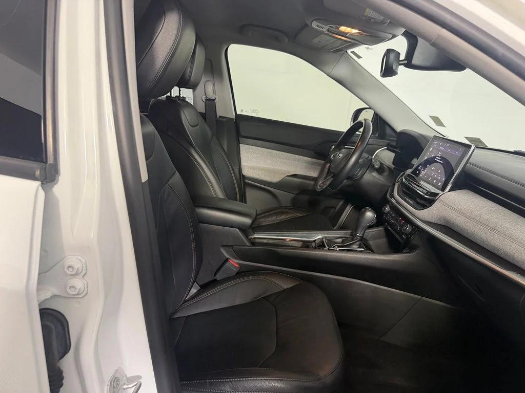 Certified Used 2022 White Jeep Latitude Lux image 30