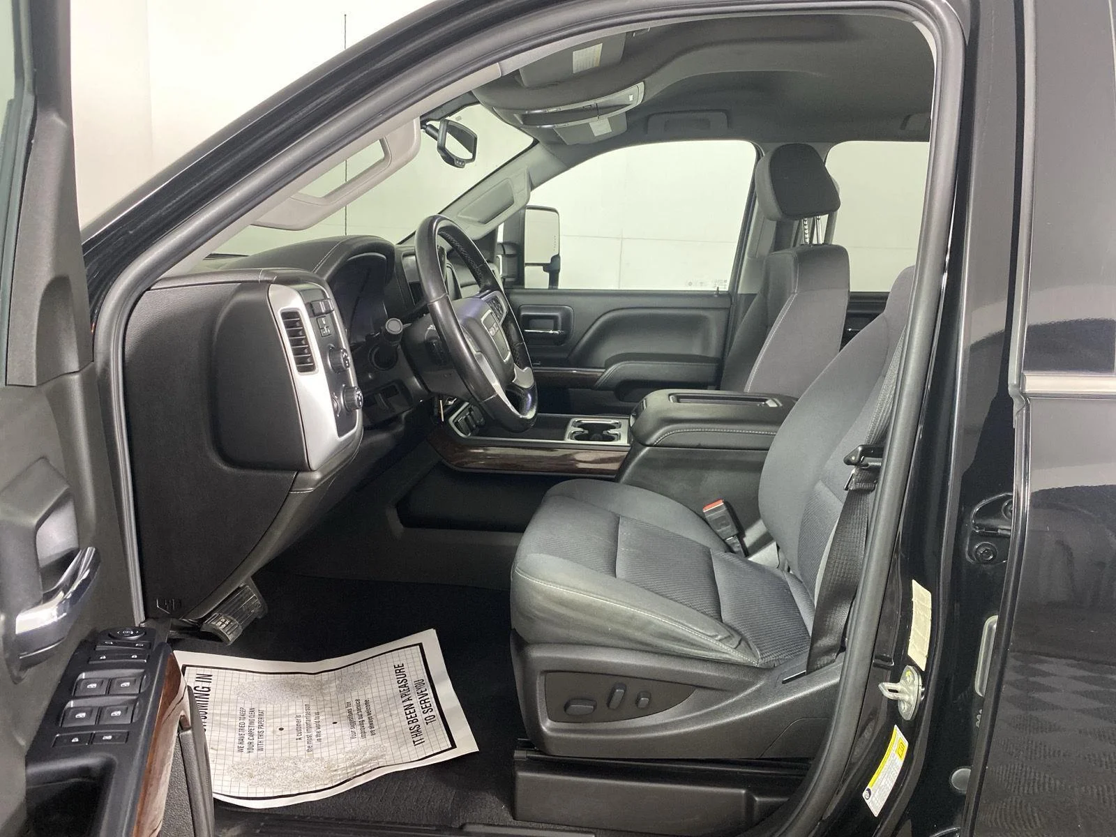 Used 2019 Onyx Black GMC SLE image 9
