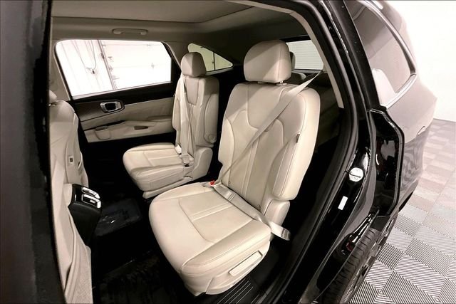 2025 Kia Sorento SX - Photo 25