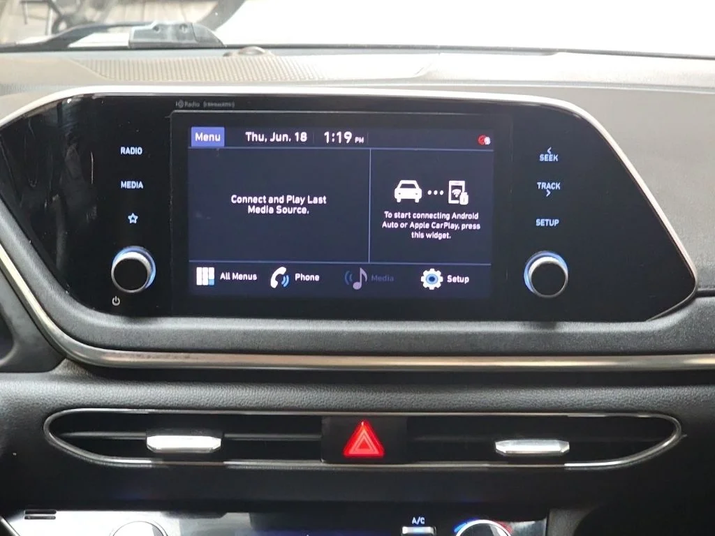 Used 2022 Quartz White Hyundai SEL image 18