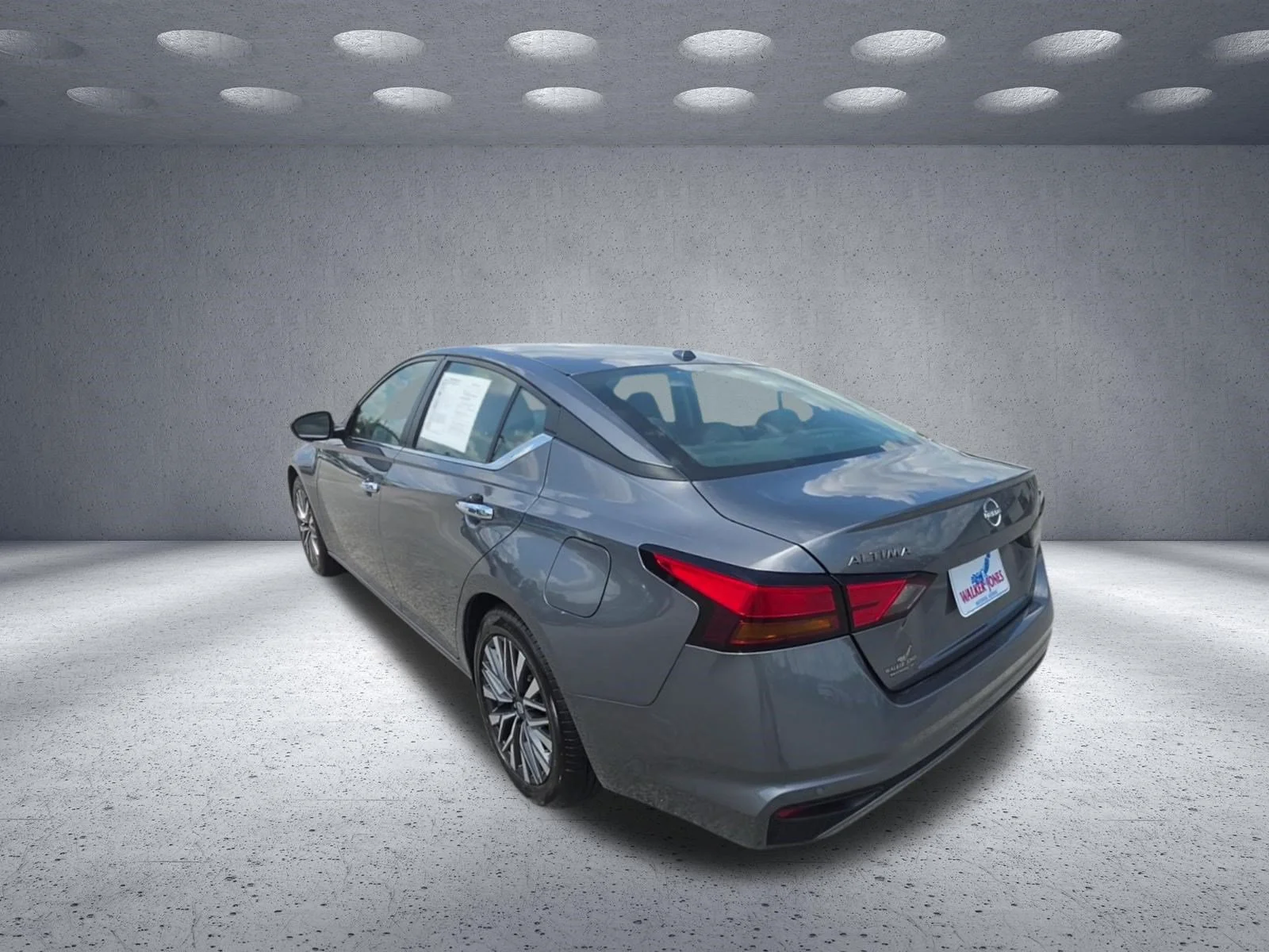 Used 2024 Gun Metallic Nissan 2.5 SV image 5