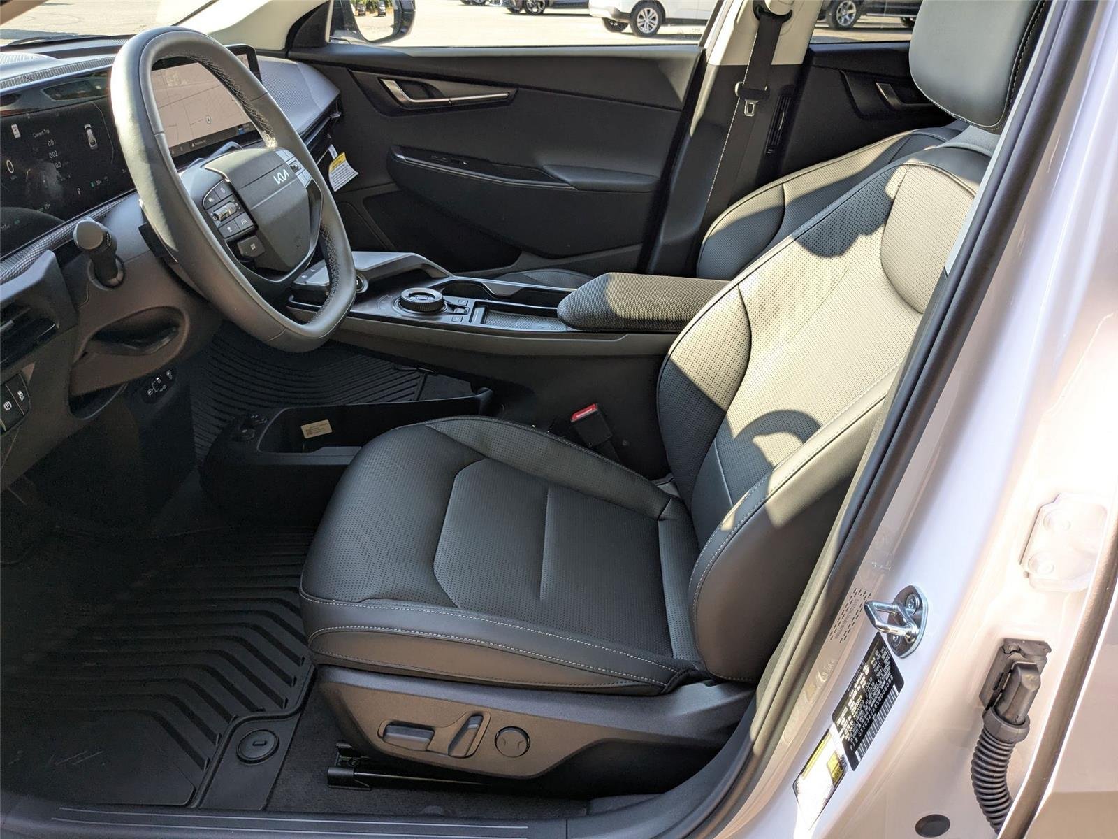 New 2025 Glacier White Pearl Kia Wind image 14