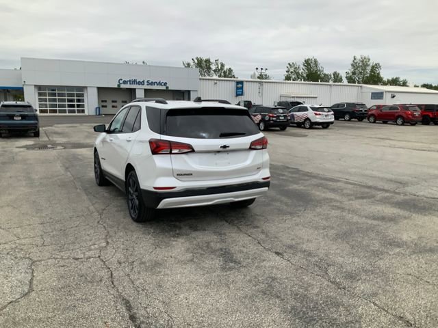 Used 2022 Iridescent Pearl Tricoat Chevrolet RS image 9