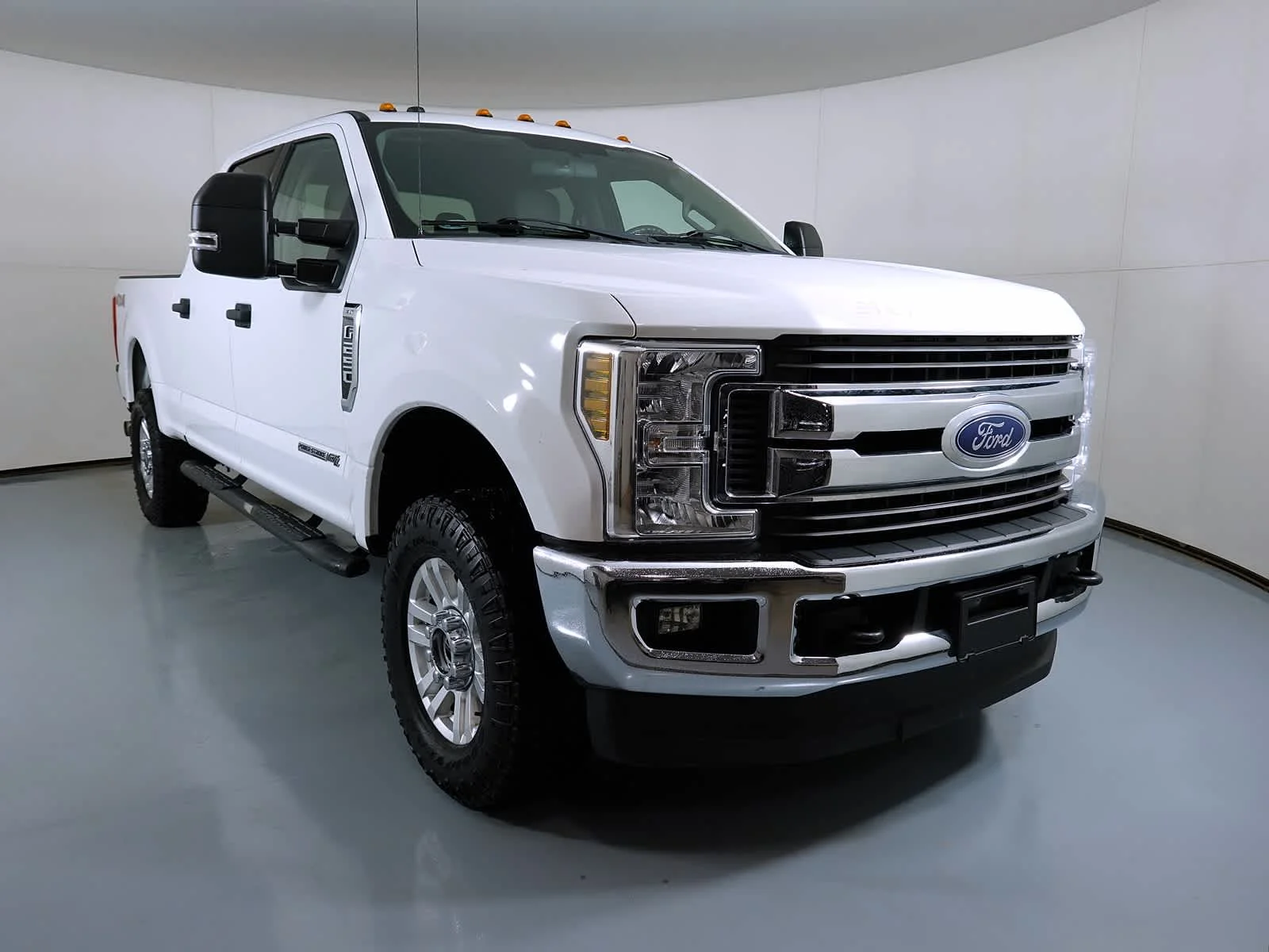2018 Ford F-250 XLT 4x4 Crew Cab 160 in's photo