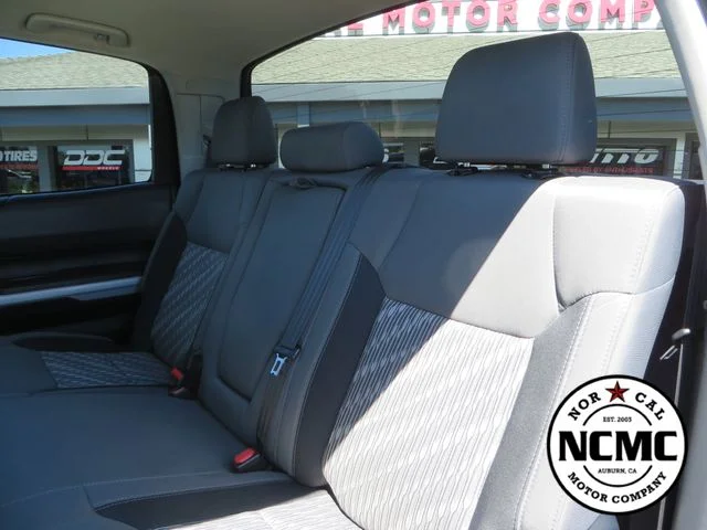 Used 2018 Silver Toyota SR5 image 45