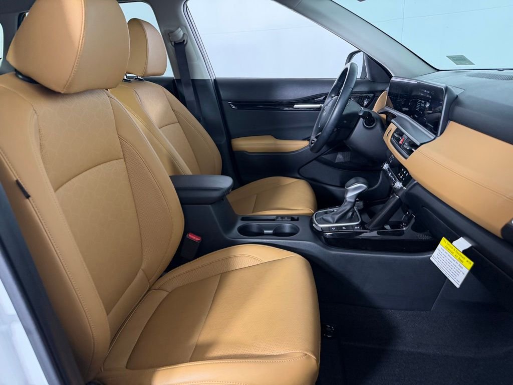 Used 2024 Snow White Pearl Kia SX image 34