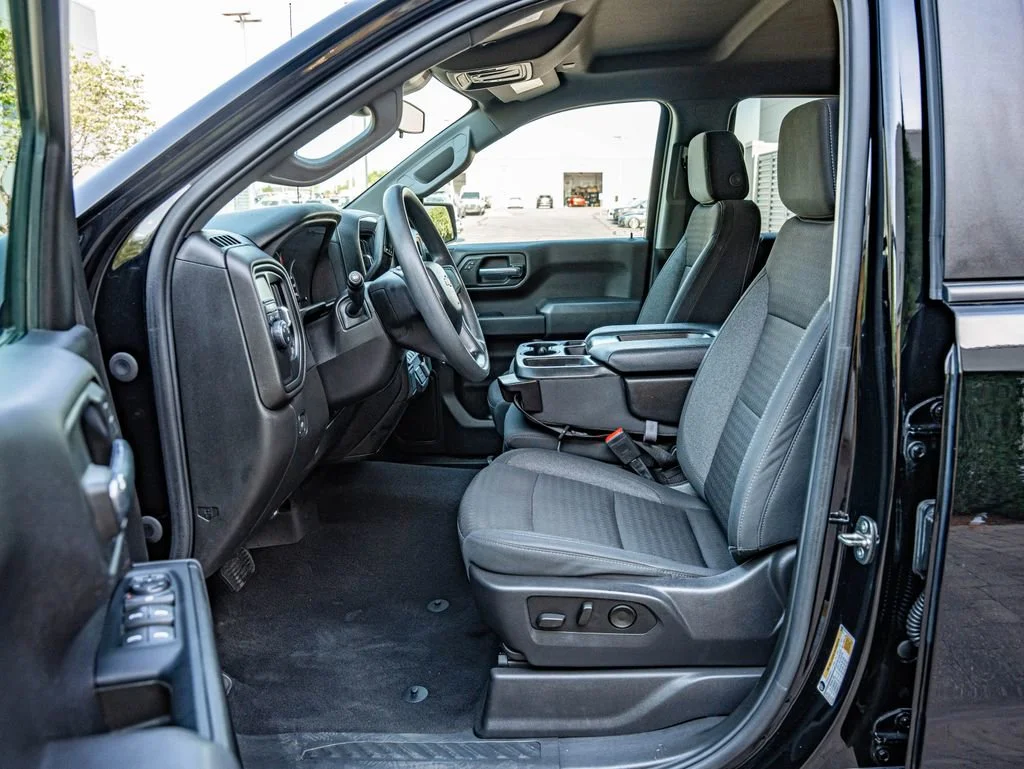 Used 2024 Black Chevrolet Custom image 32