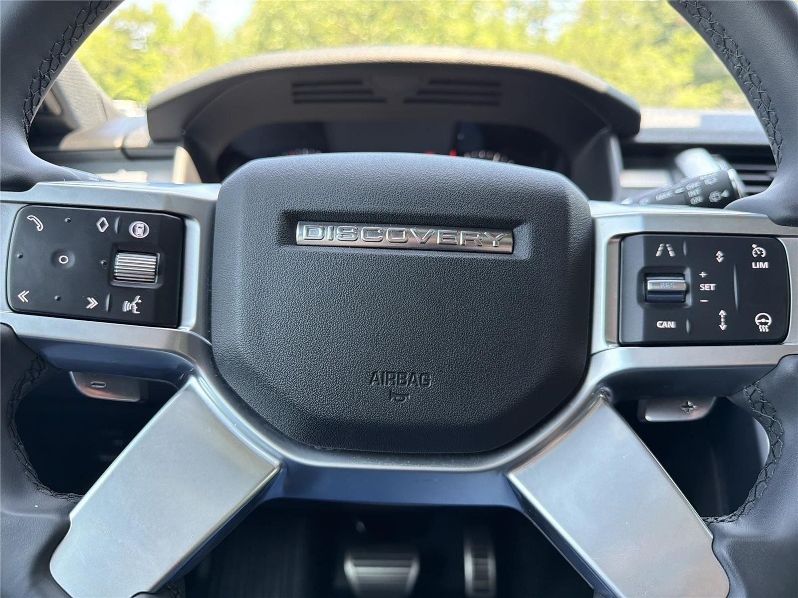 Used 2024 Fuji White Land Rover Dynamic SE image 21