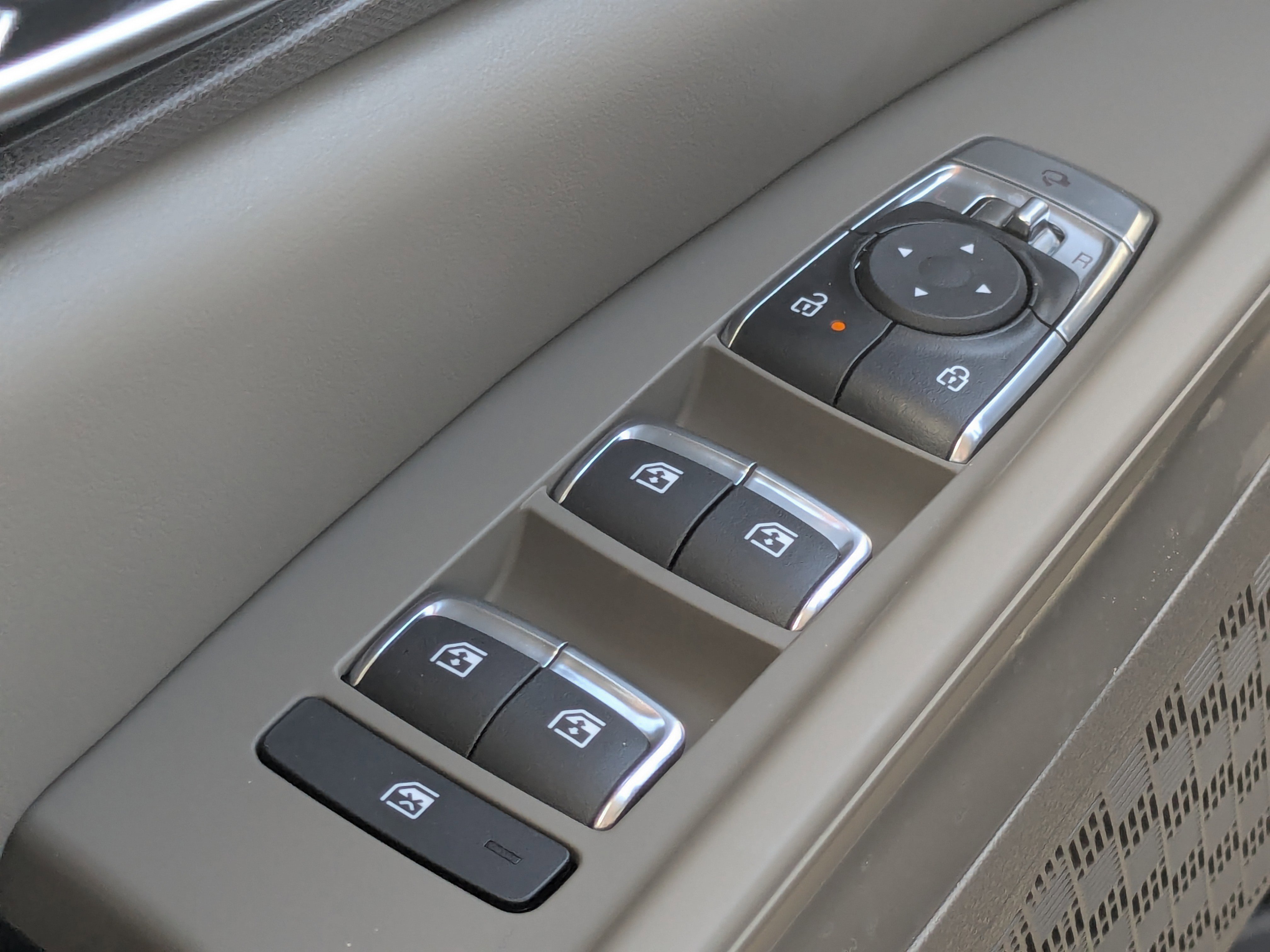 New 2026 Snow White Pearl Kia EX image 35