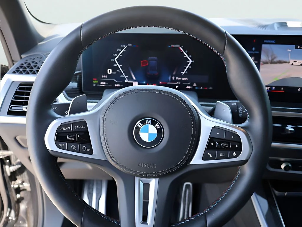 Used 2025 Black BMW M60i image 32