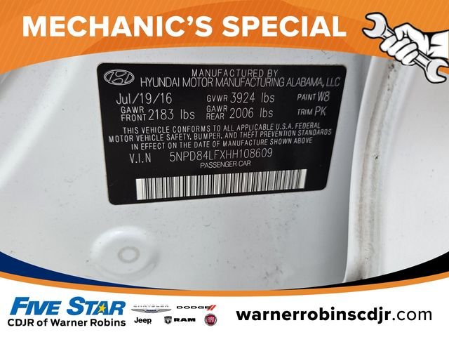 Used 2017 White Hyundai SE image 18