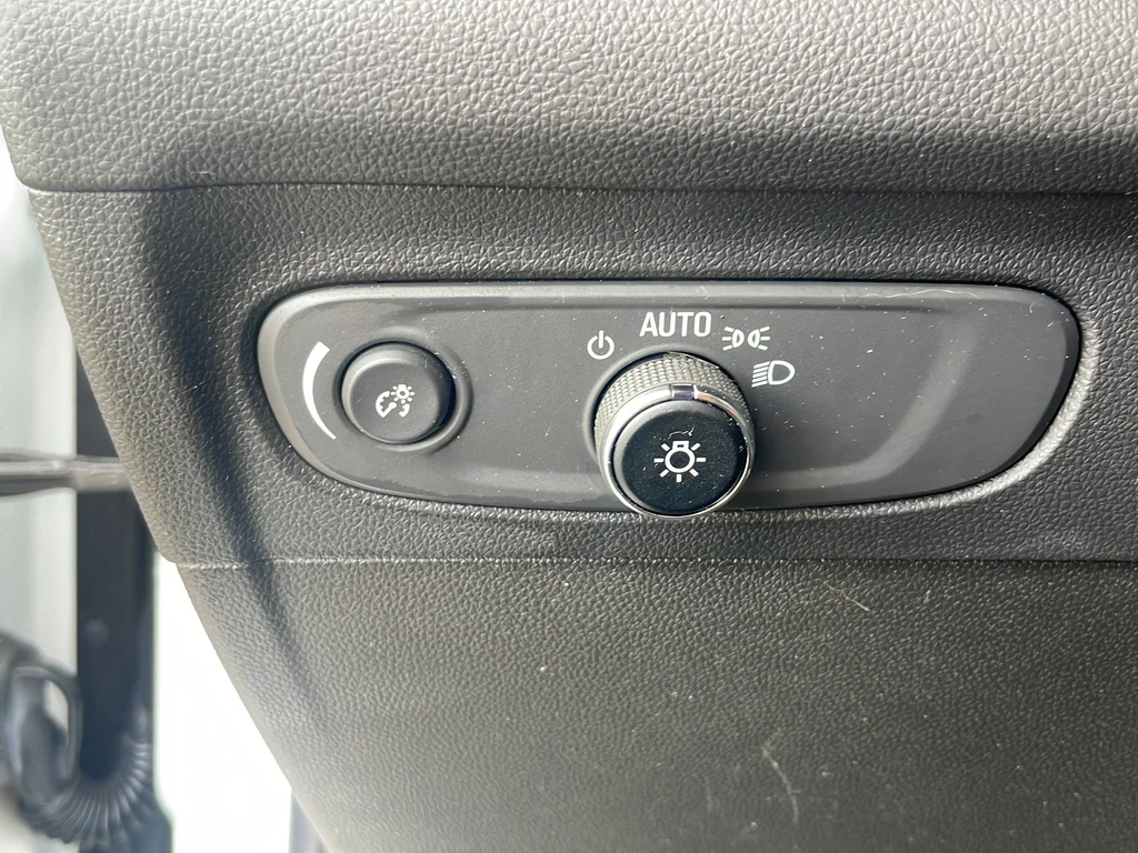 Used 2023 White Buick Preferred image 19