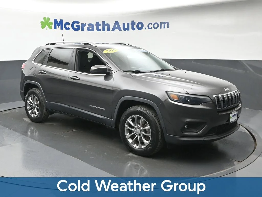Used 2019 Gray Jeep Latitude Plus image 2