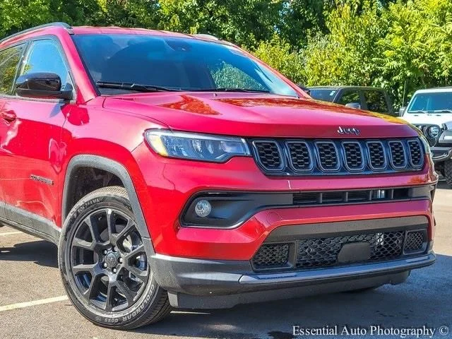 New 2026 Red Hot Pearl-Coat Exterior Paint Jeep Latitude image 2