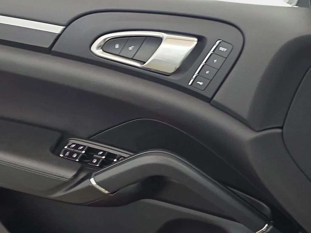 Used 2017  Porsche S image 30