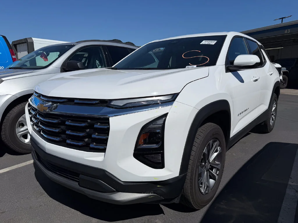 Used 2026 Summit White Chevrolet LT image 22