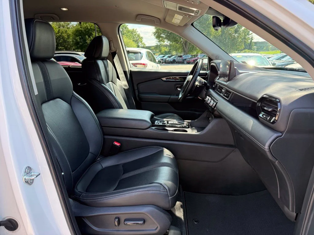 Used 2023 White Honda EX-L image 32