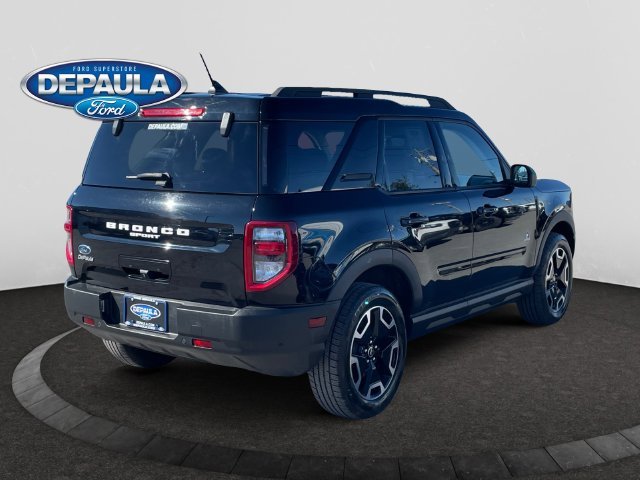 Used 2021 Shadow Black Ford Outer Banks image 7