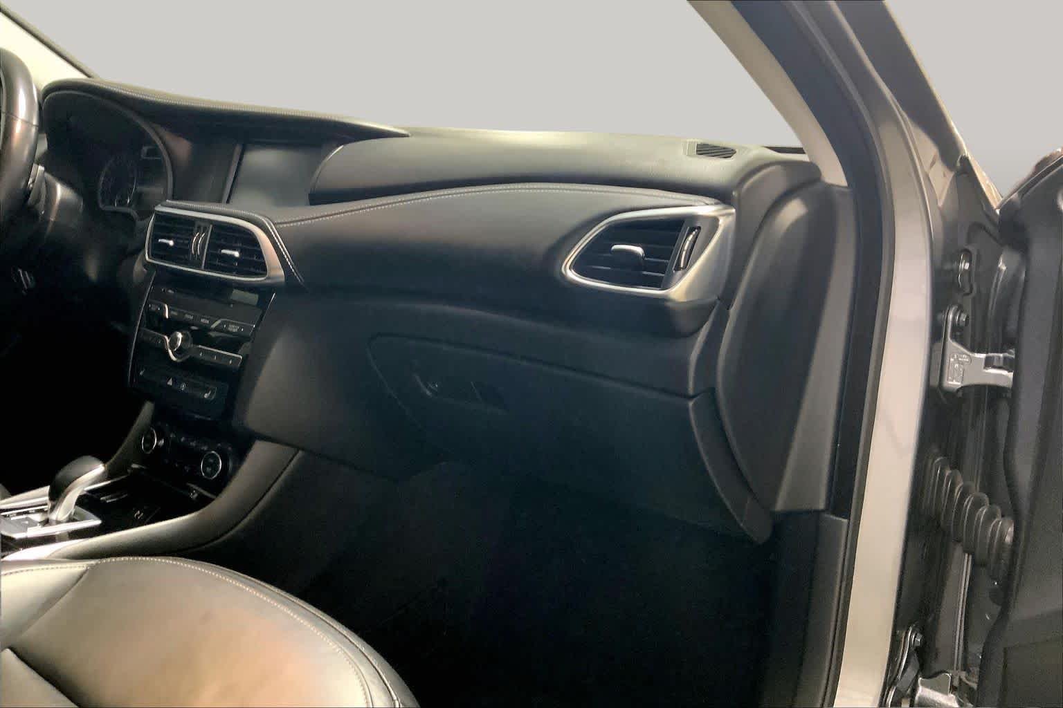 Used 2017 Graphite Shadow INFINITI Luxury image 18