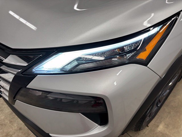 Used 2025 Silver Nissan SV image 8