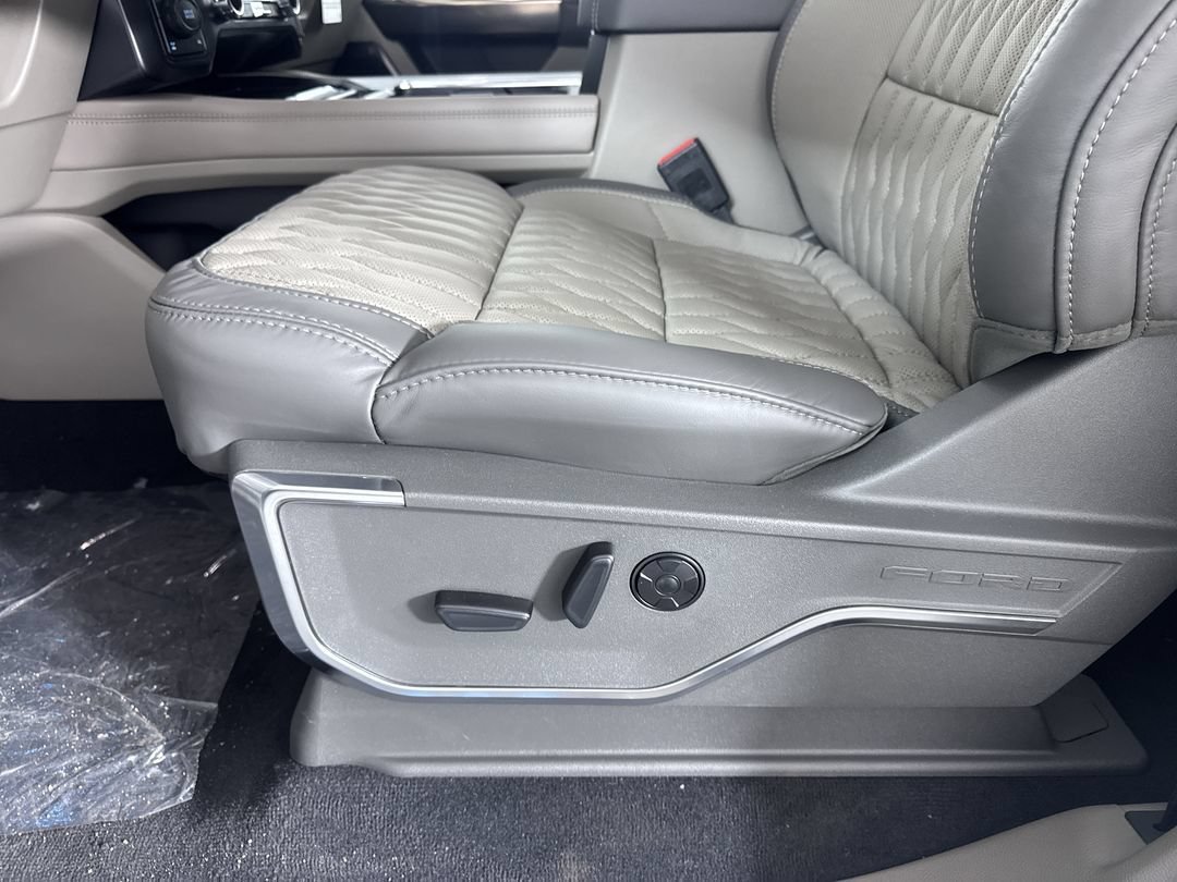 New 2027 Star White Metallic Tri-Coat Ford Platinum image 12