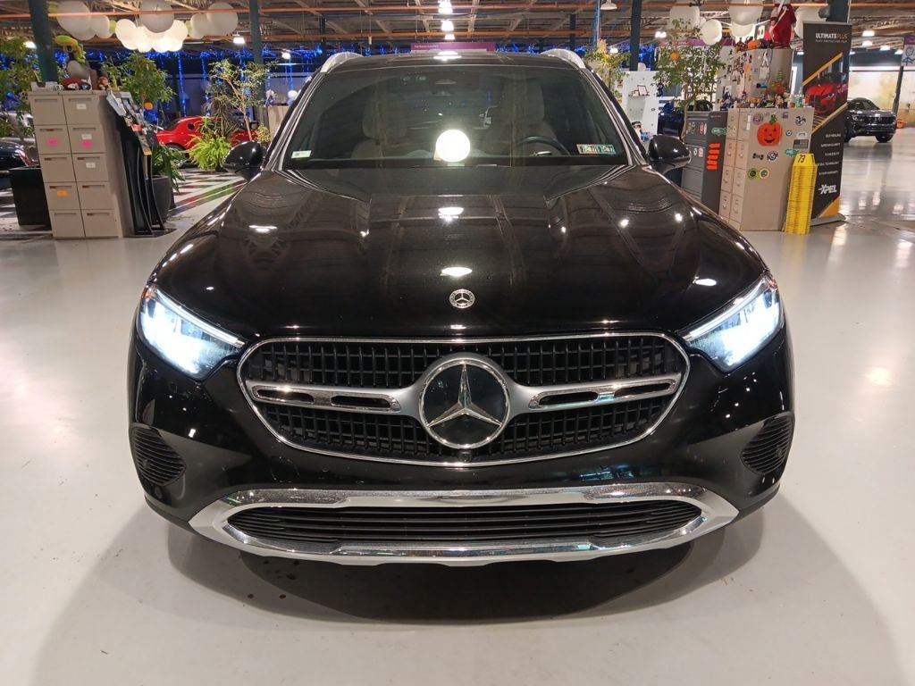 Certified Used 2024 Black Mercedes-Benz GLC 300 image 3