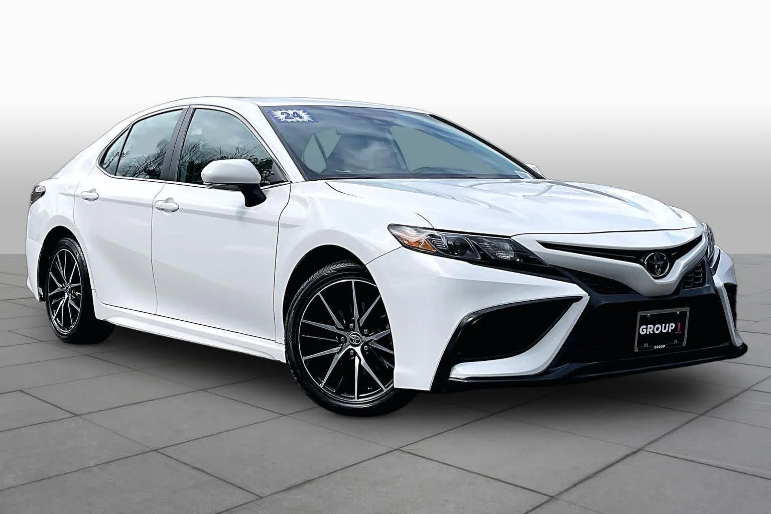 Used 2024 Ice Cap Toyota SE image 3