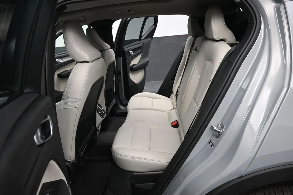 Used 2026 Vapour Grey Volvo Plus image 13