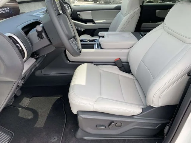 New 2026 Star White Metallic Tri-Coat Ford Active image 16