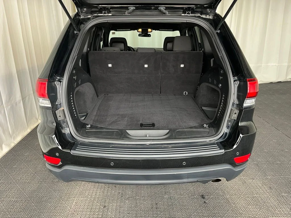 Used 2020 Black Jeep Laredo E image 24