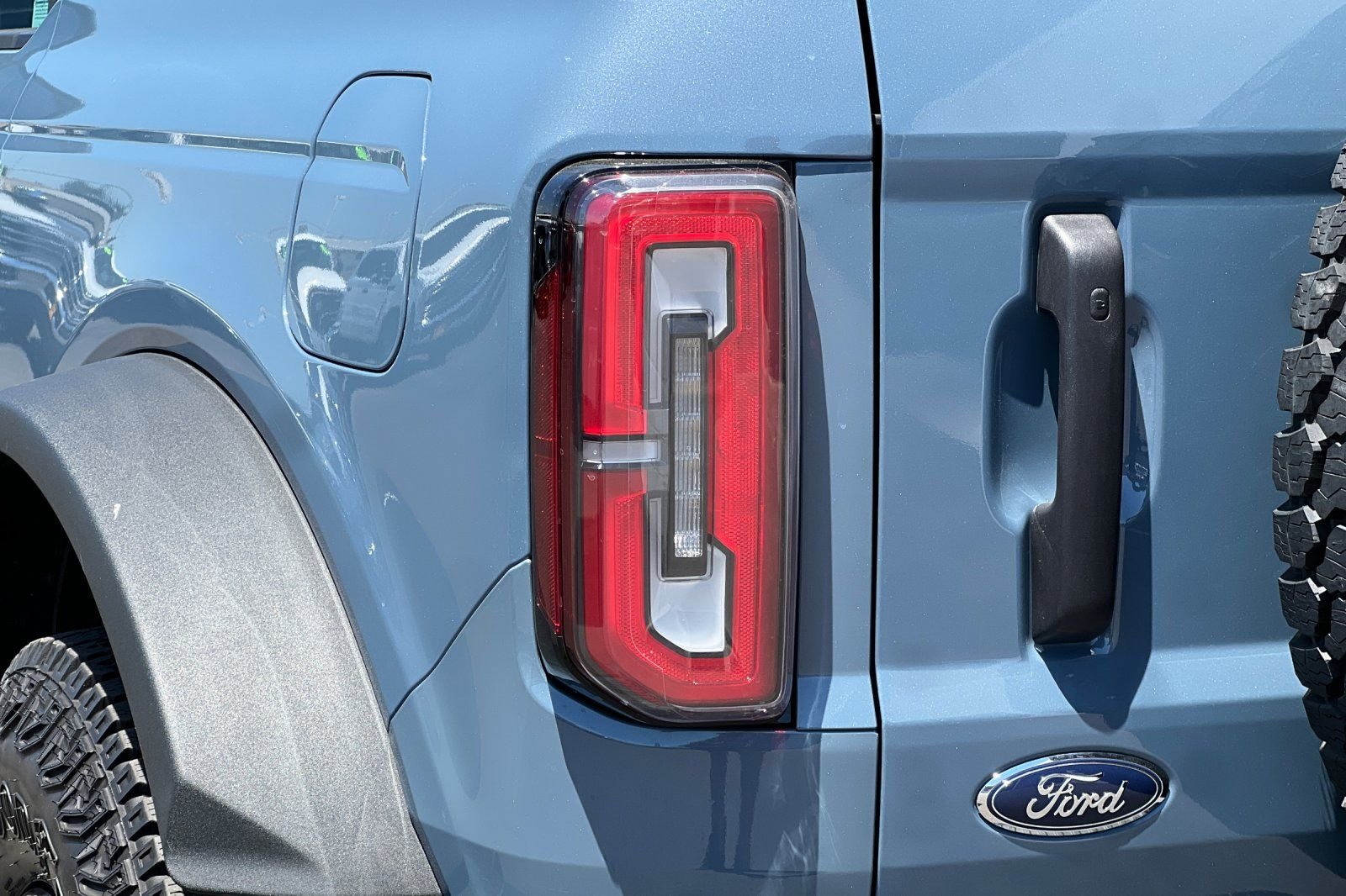 Used 2025 Gray Ford Badlands image 32