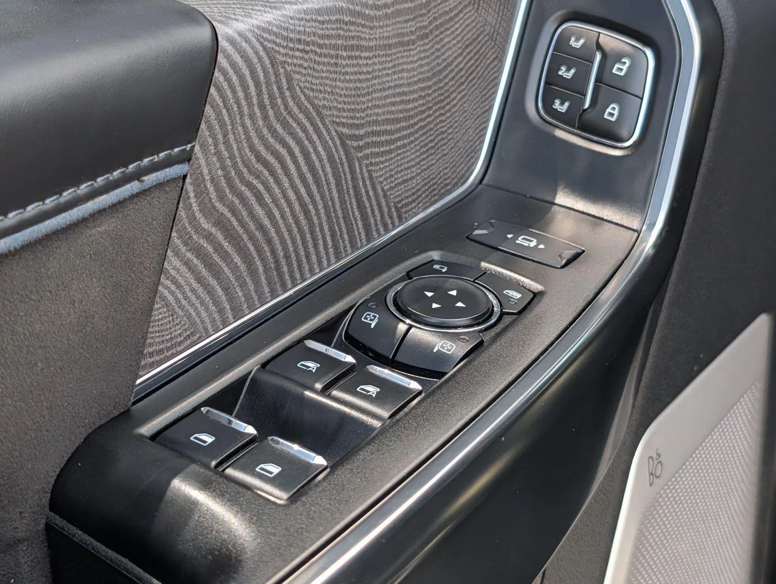 Used 2025 Star White Metallic Tri-Coat Ford Platinum image 15