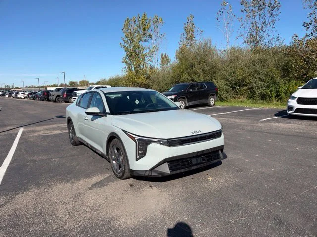 Used 2025 Gray Kia LXS image 3