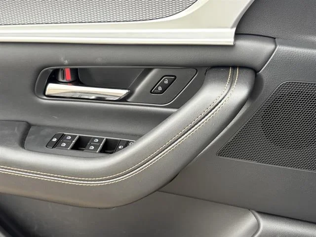 2025 Mazda CX-70 Premium Package - Photo 18