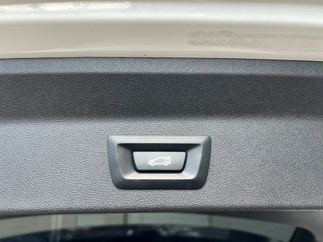 Used 2019 Alpine White BMW sDrive30i image 26