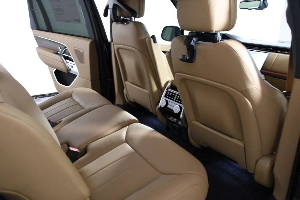 New 2026 Santorini Blk Land Rover SE image 21