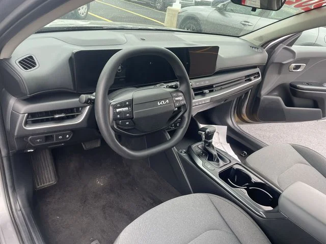 2025 Kia K4 LXS - Photo 16