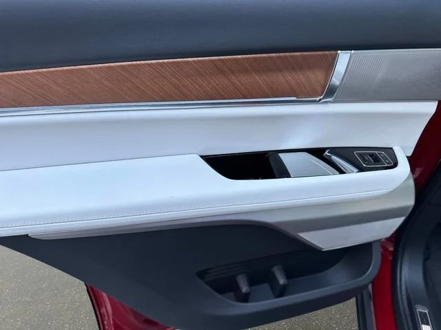 2026 Cadillac VISTIQ Sport - Photo 27