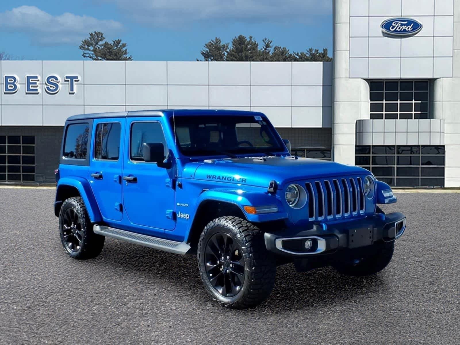 Used 2022 Hydro Blue Pearlcoat Jeep Unlimited Sahara image 9