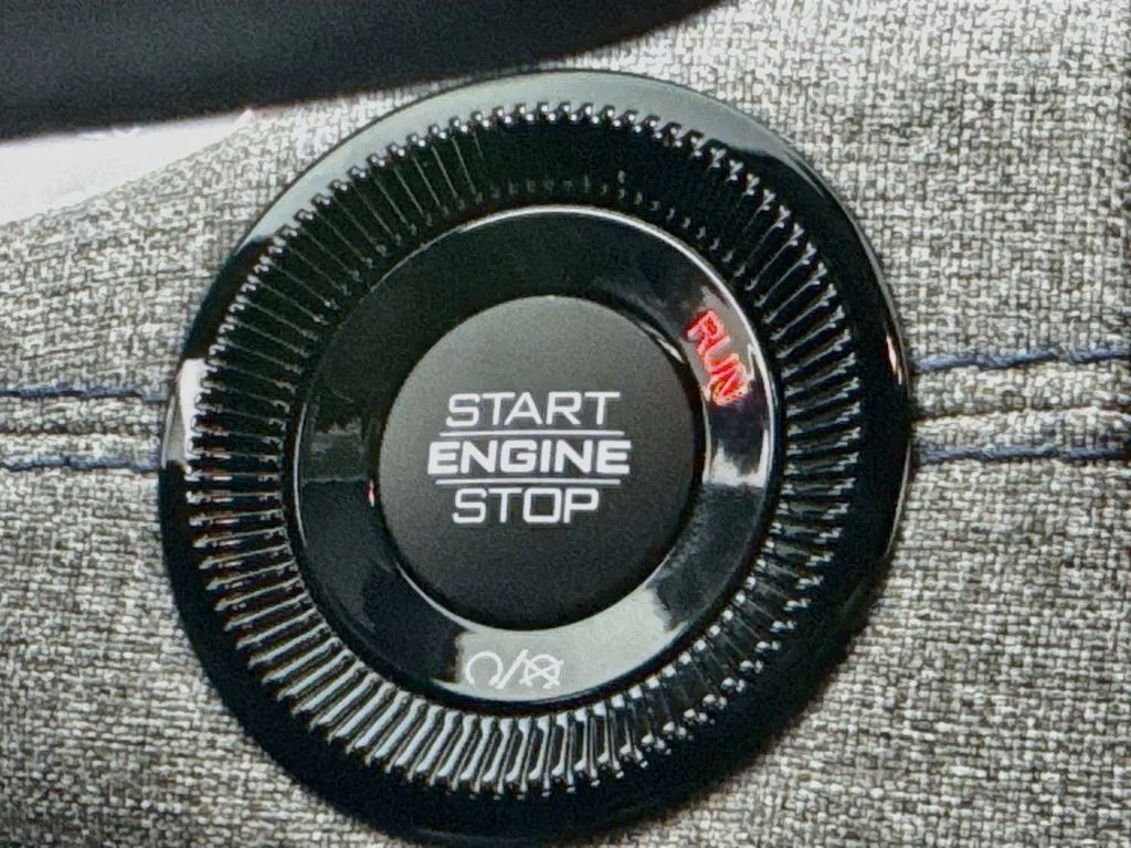 Used 2025 Blue Jeep Latitude image 19