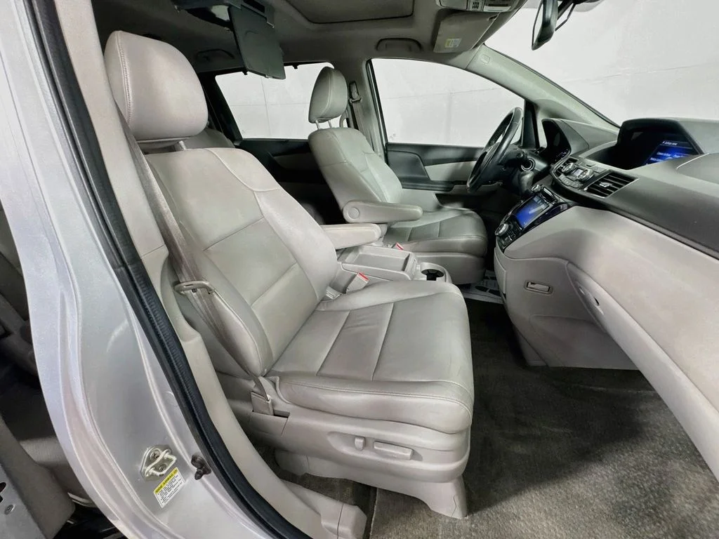 Used 2014 Silver Honda EX-L image 39