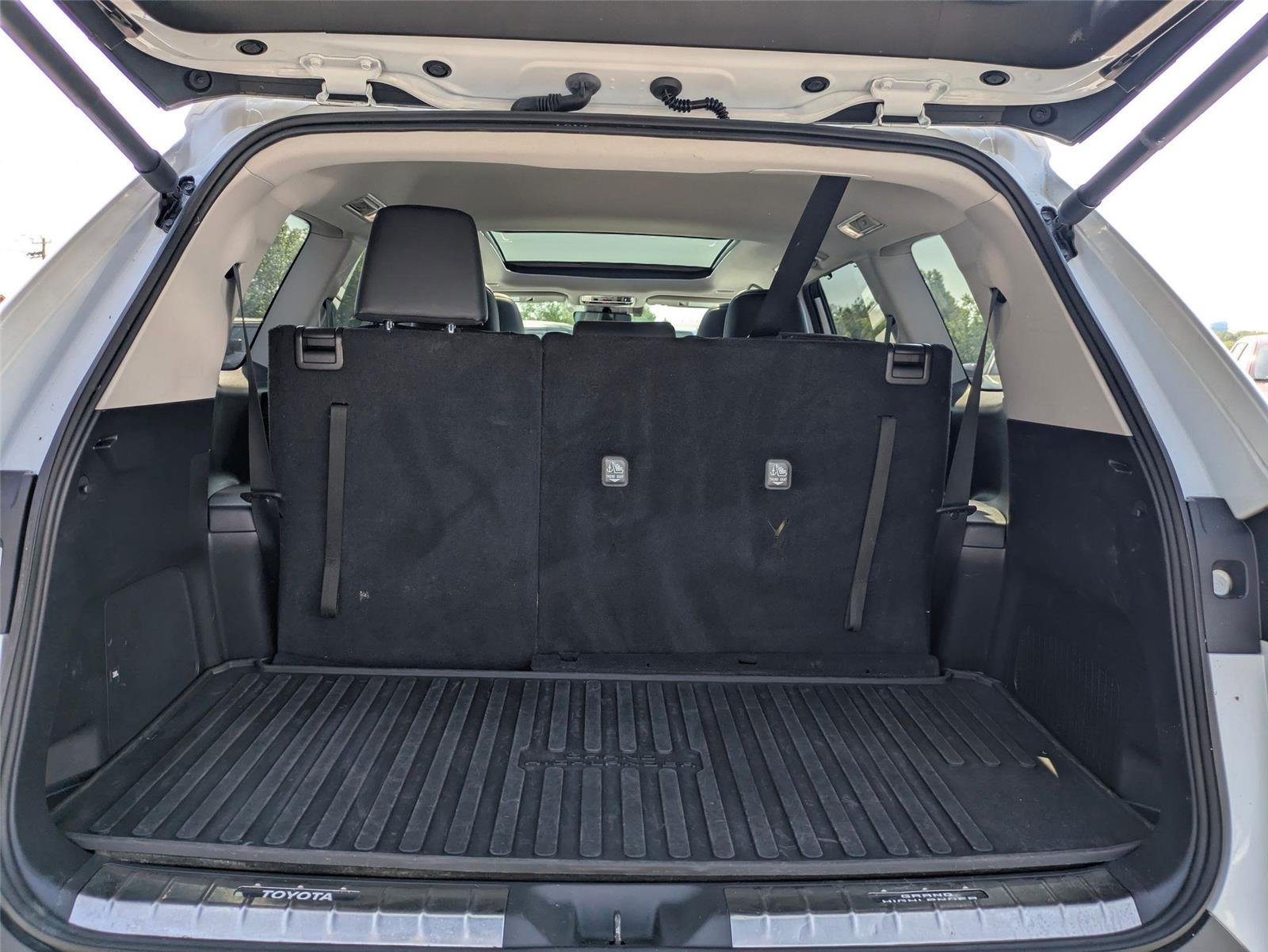 Used 2024 Wind Chill Pearl Toyota Limited image 30