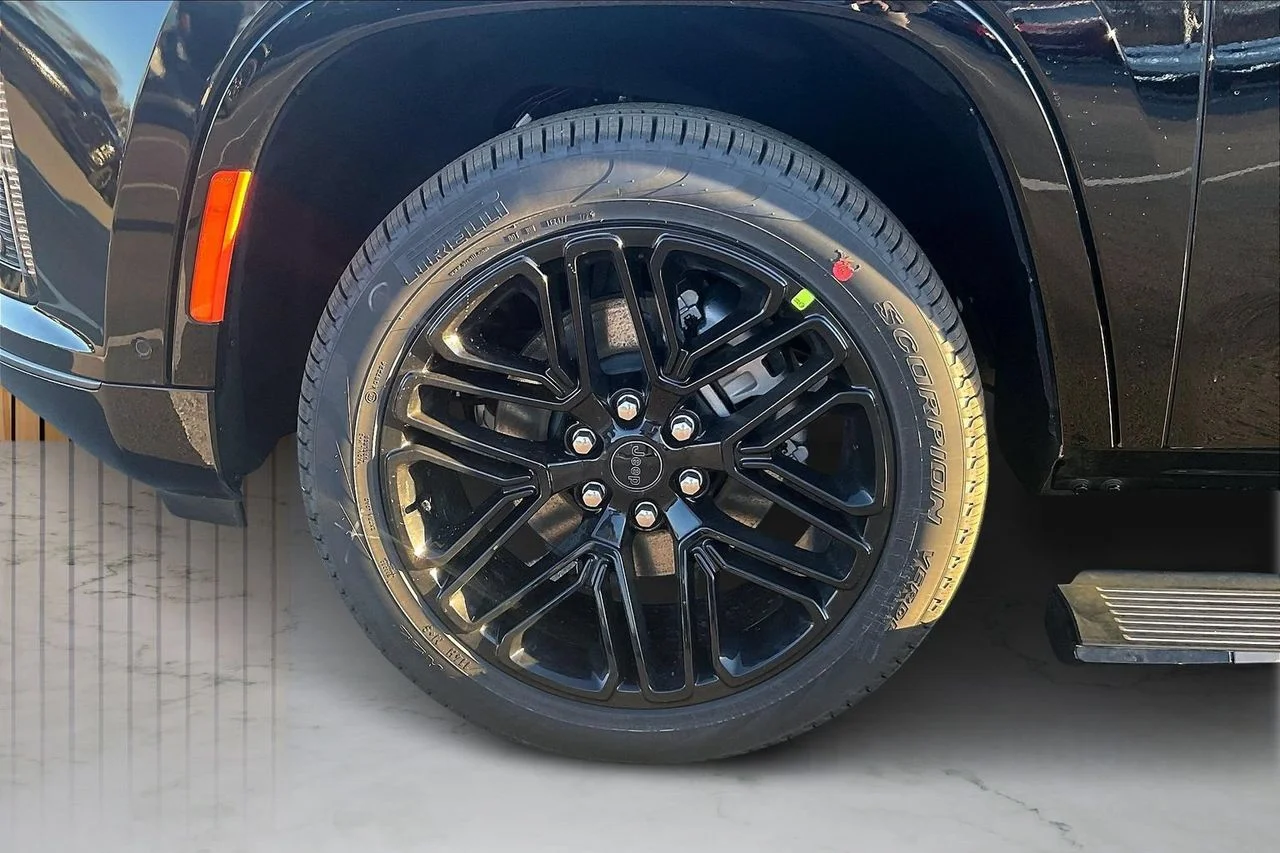 New 2026 High Gloss Black Jeep Limited Reserve image 34