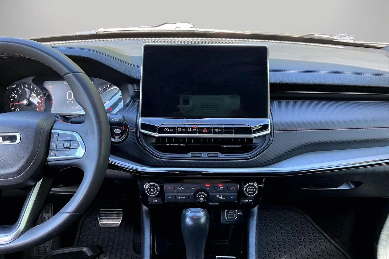 Used 2024 Silver Jeep Trailhawk image 11