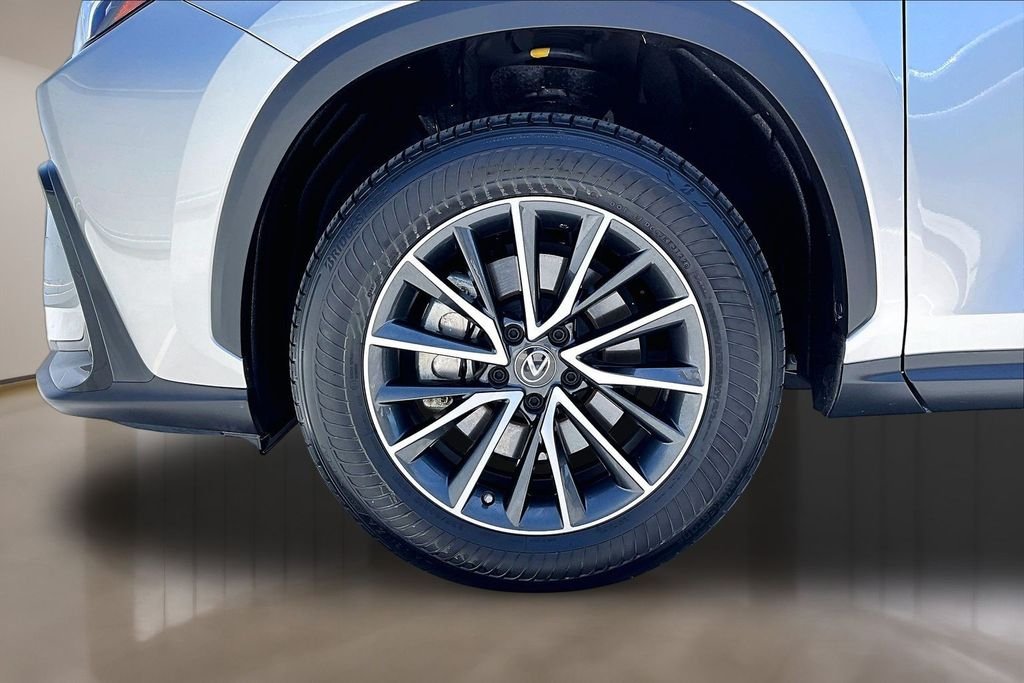 Used 2022 Atomic Silver Lexus 350h Premium image 32