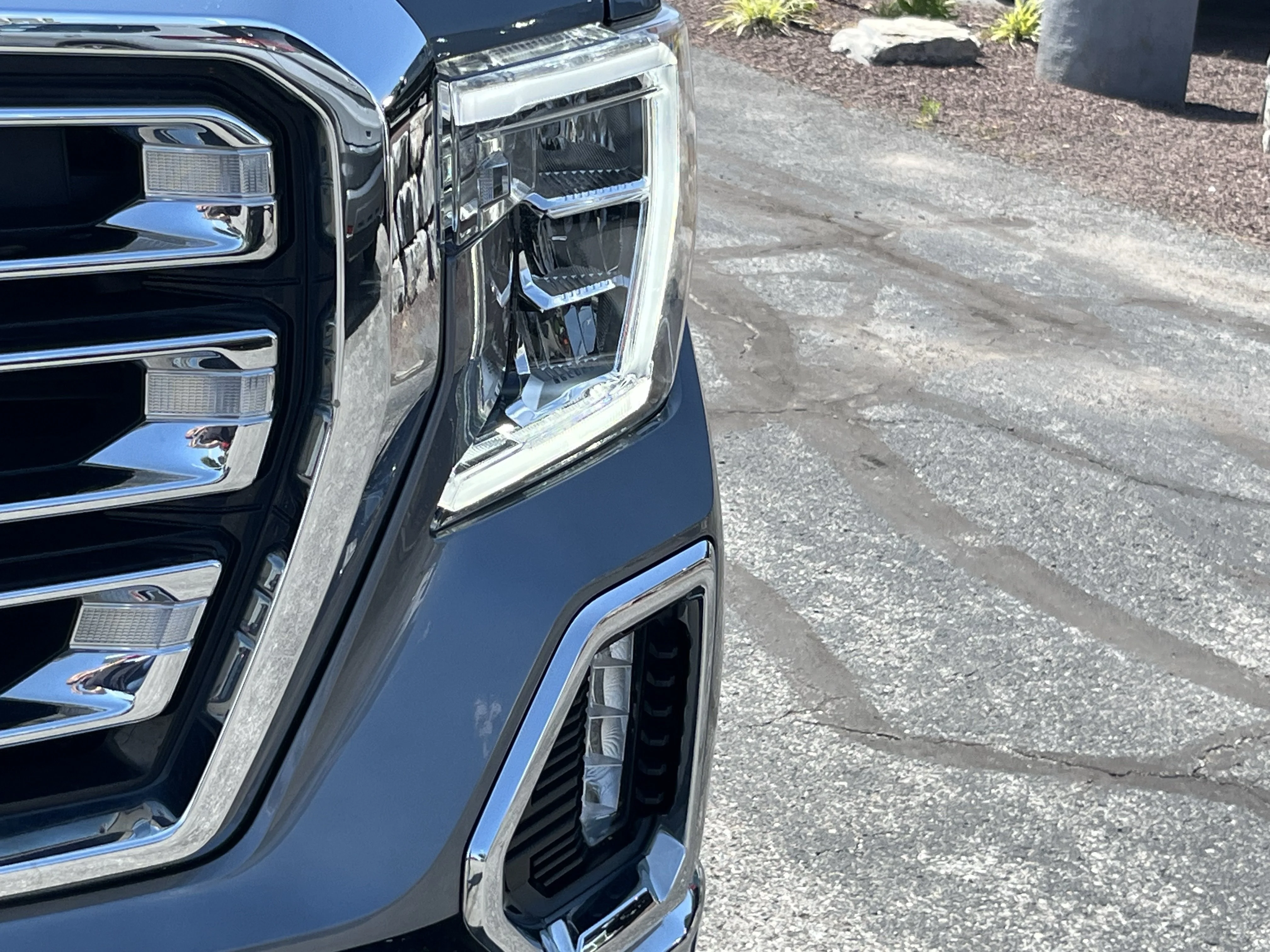 Used 2021 Steel Metallic GMC SLT image 13
