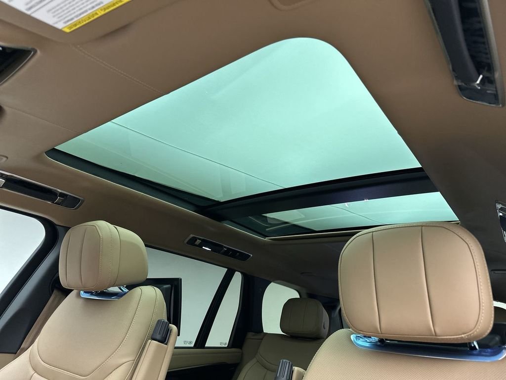 Used 2023  Land Rover Autobiography image 16