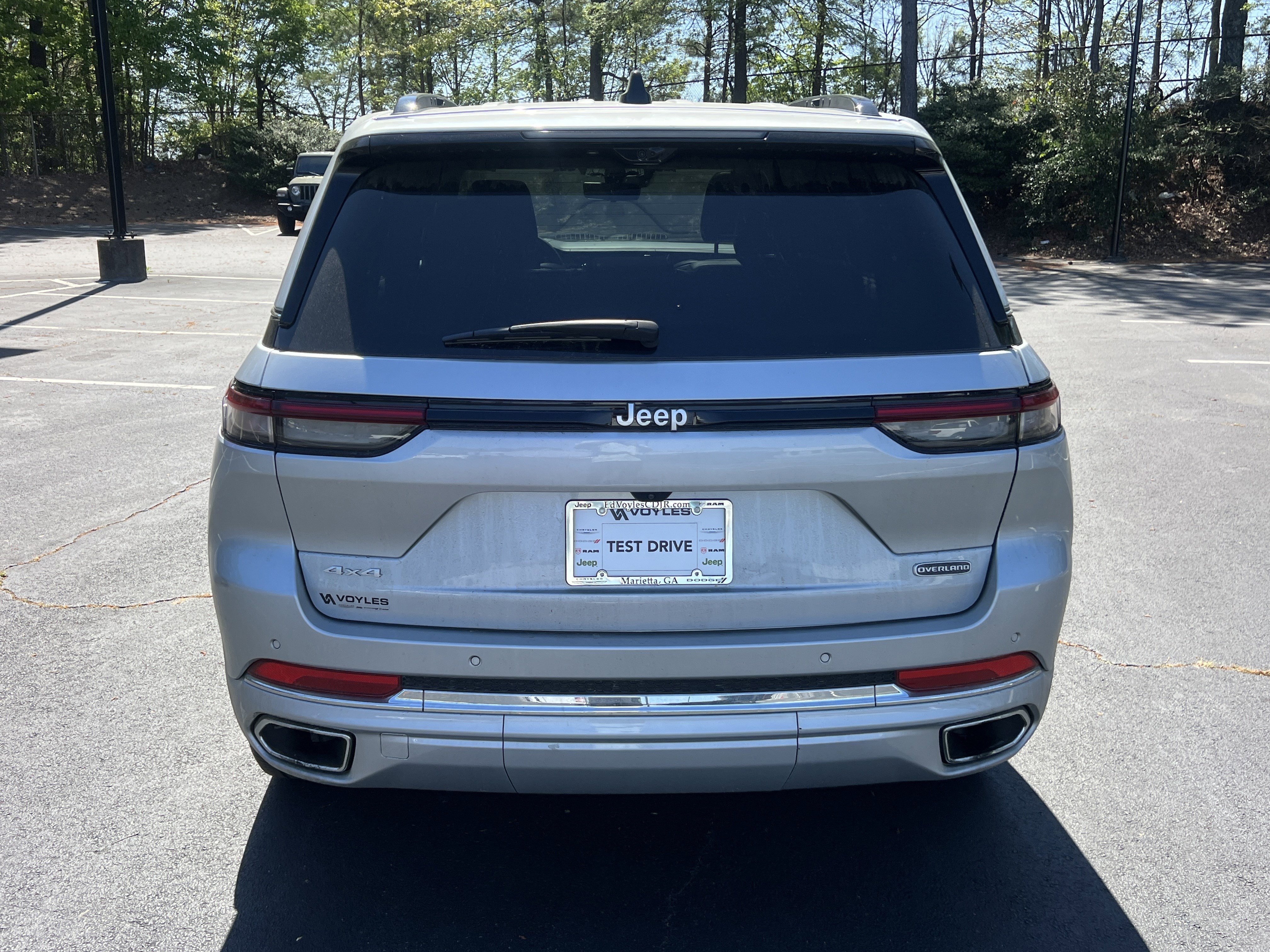 Used 2024 Silver Zynith Jeep Overland image 7