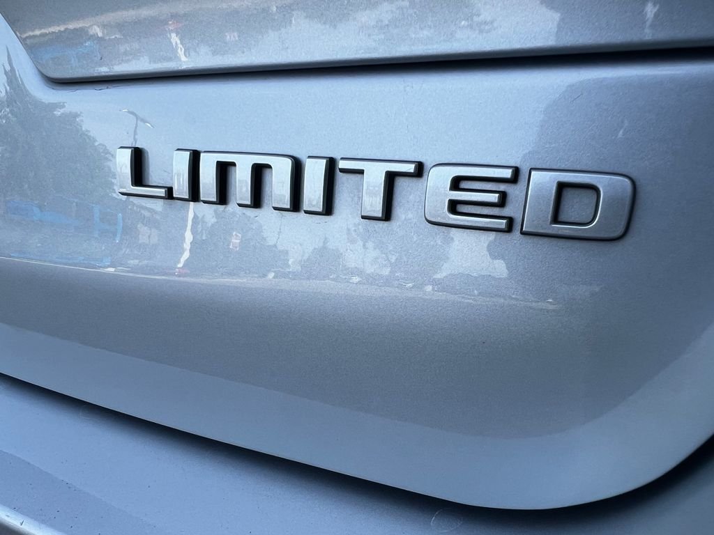 Used 2024 Silver Jeep Limited image 27