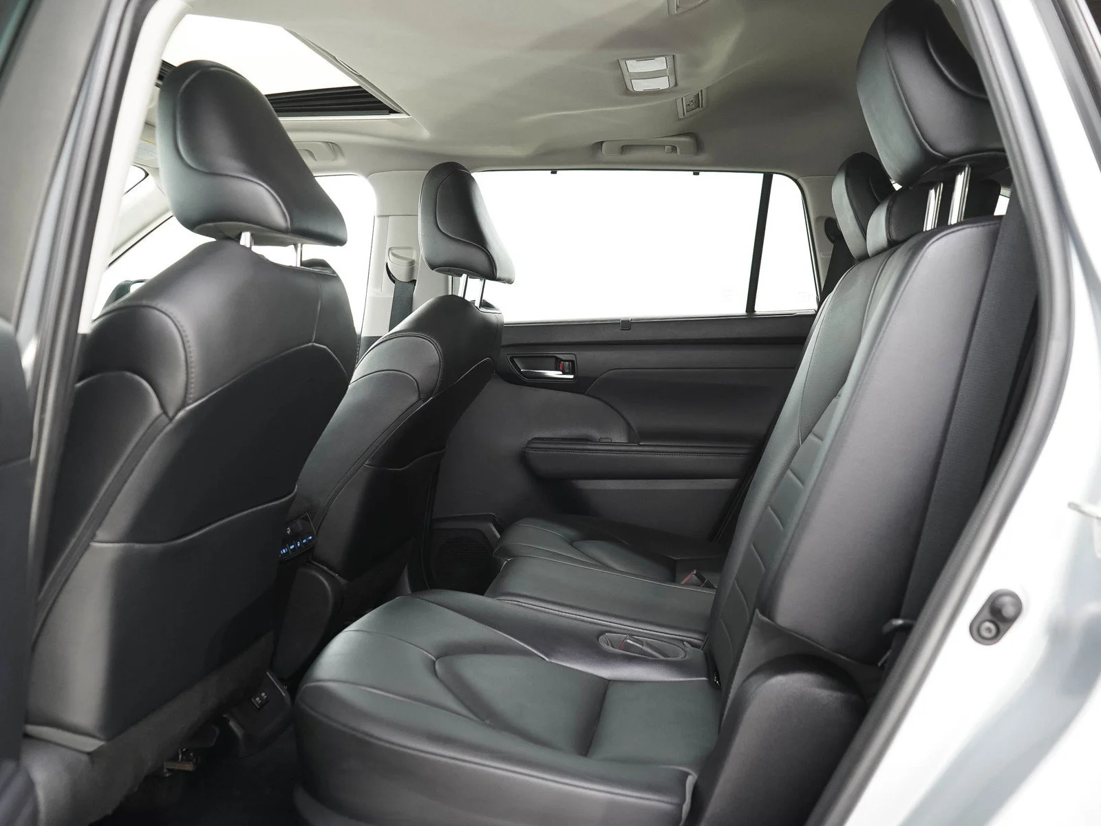 Used 2021 Celestial Silver Metallic Toyota XLE image 16